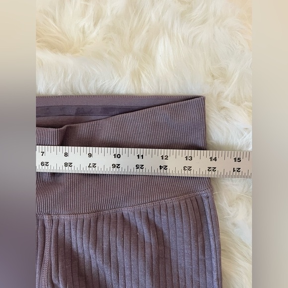 Good American Lavender ribbed compression leggings size 3/4 NWT - Picture 5 of 7